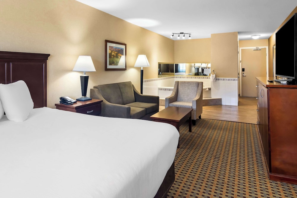 Honeymoon Room, 1 King Bed, Non Smoking, Jetted Tub - Photo 3