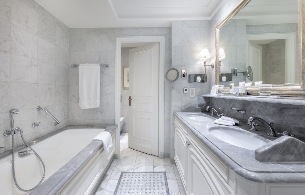Junior Suite, sea view with Jacuzzi thumbnail 5