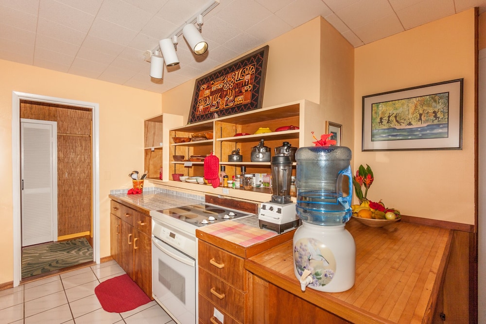 Sunset Suite, 1 Queen Bed, Private Bathroom & Kitchen, Sundeck photo 2