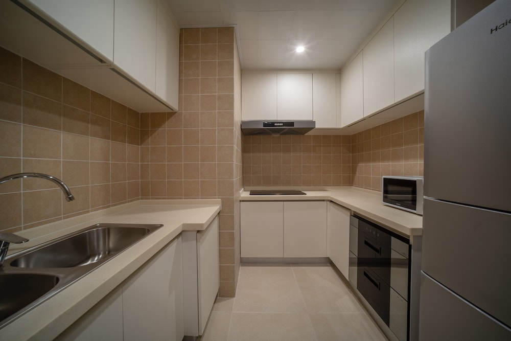 Suite, 2 Bedrooms - Photo 1