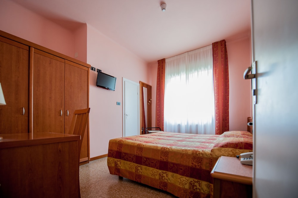 Double Or Twin Room photo 2