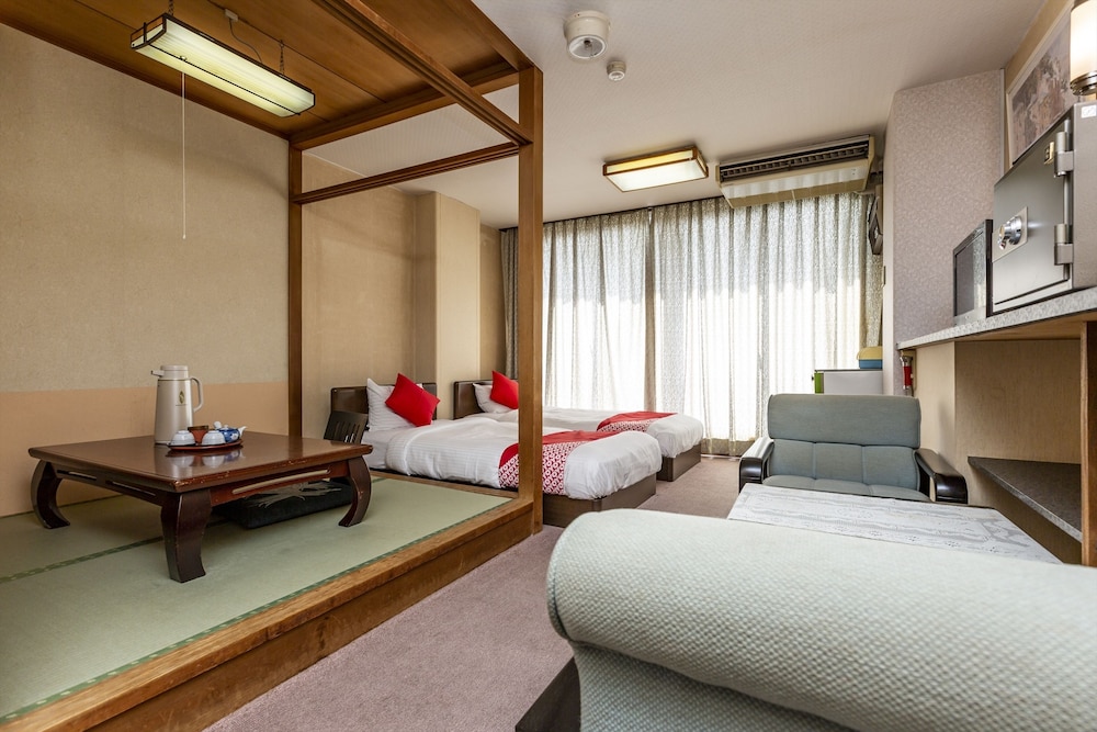 Twin Room, Smoking photo 3