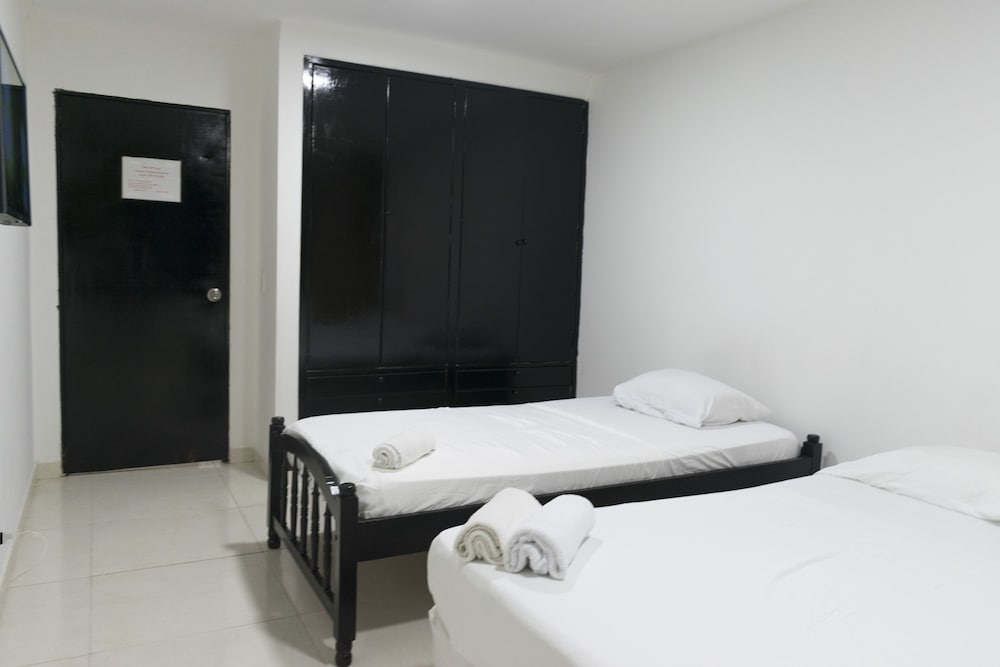 Economy Apartment, Multiple Beds, Lake View (402) photo 3