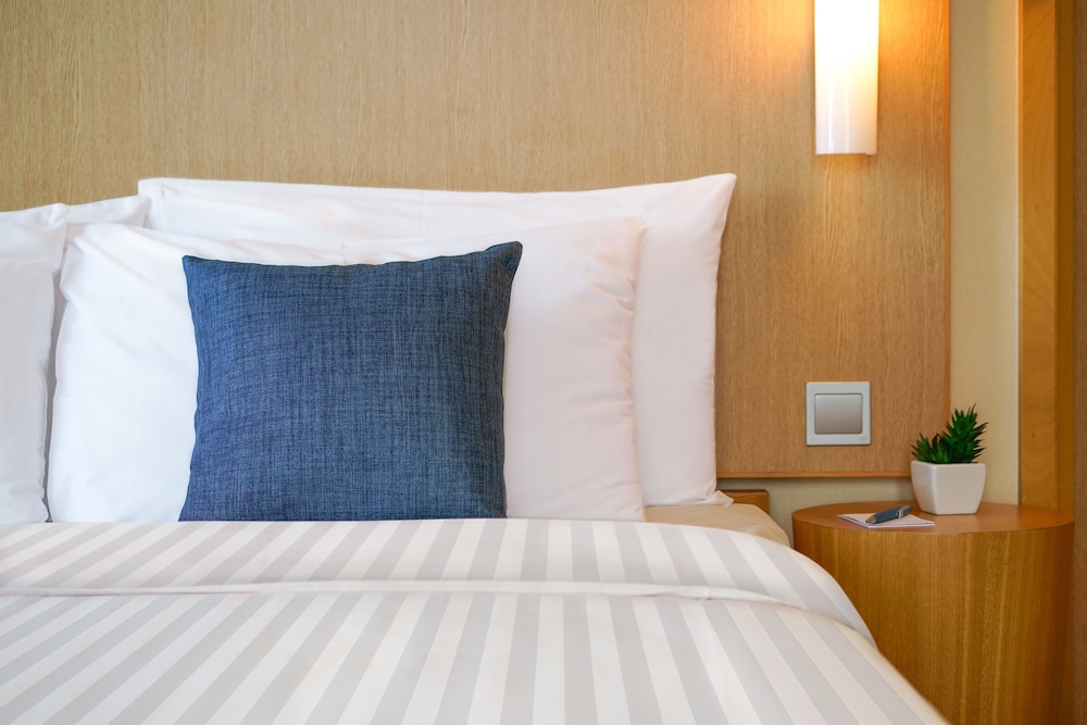 COZI Side-Harbour View Room