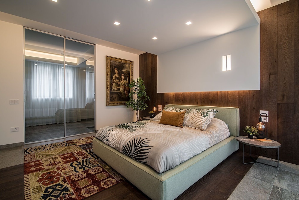 Condo, Hill View photo 3