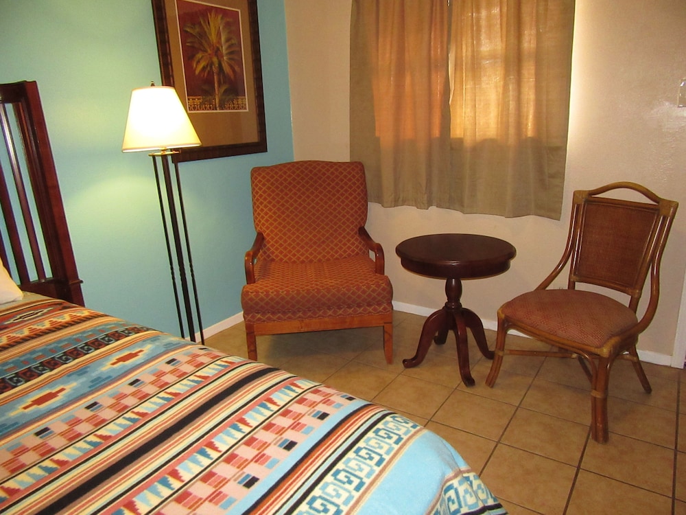 Standard Single Room, 1 Queen Bed, Smoking photo 3