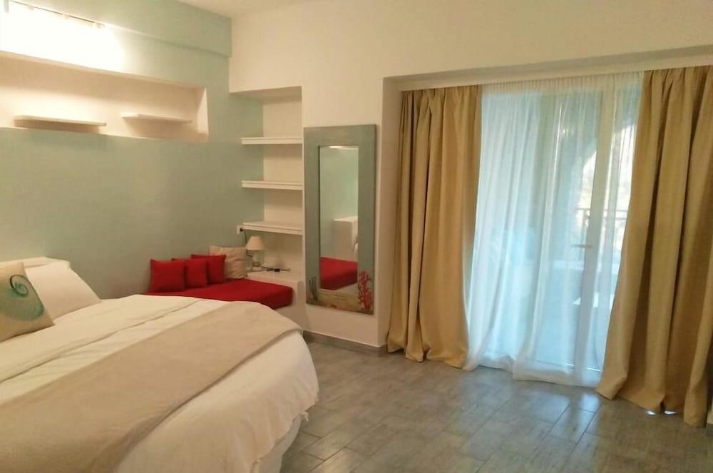 Honeymoon Studio Suite, Sea View photo 2