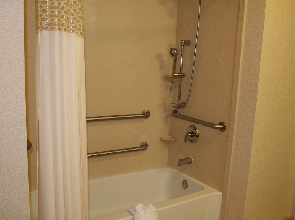 Two Queen Beds Mobility/Heating Accessible with Tub Non Smoking - Photo 6