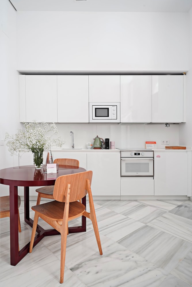 Extra Large Studio with Kitchen - Photo 5