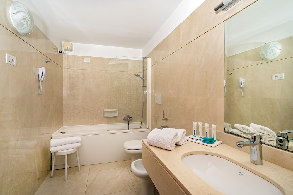 Junior Suite, Balcony, Sea View - Photo 11