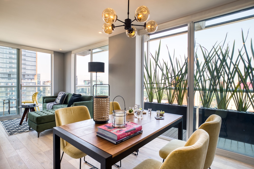 Apartment with Panoramic Balcony - Photo 6