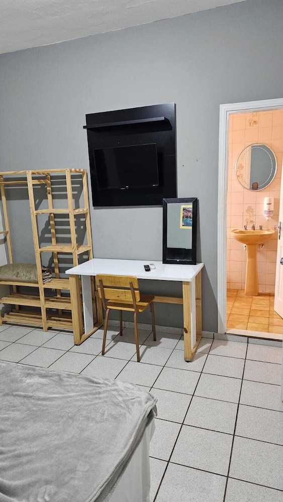 Double Room, 1 Queen Bed, Private Bathroom photo 2