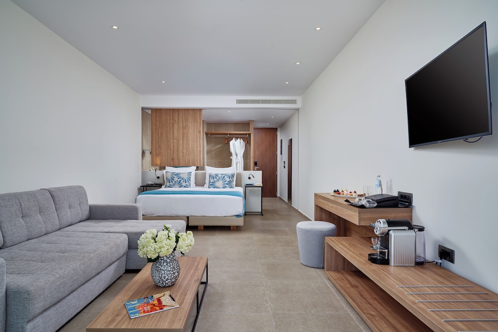 Junior Suite, Private Pool, Sea View, Beachfront