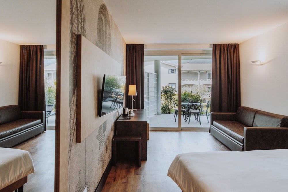 Luxury Quadruple Room, Lake View photo 2