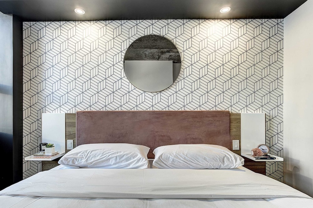Double Room (VIP 303)