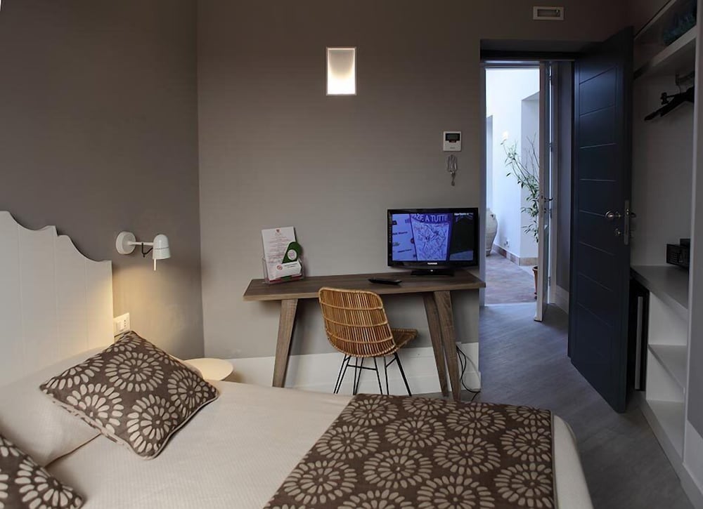 Classic Single Room, 1 Large Twin Bed, Annex Building photo 3