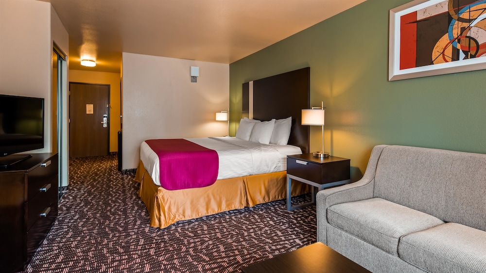 Suite, 1 King Bed, Non Smoking, Refrigerator & Microwave (with Sofabed) - Photo 2