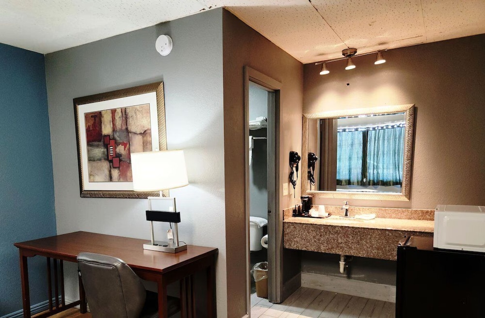 Room, 2 Queen Beds, Smoking, Kitchenette photo 2
