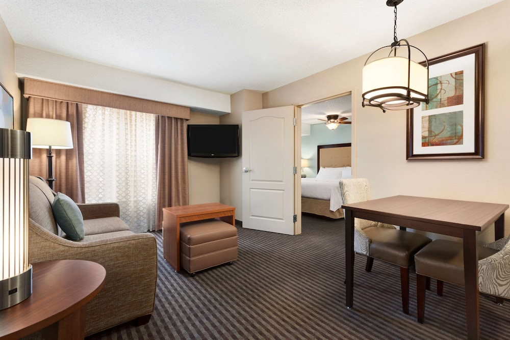 Room, Accessible, Non Smoking (Roll-in Shower) - Photo 4