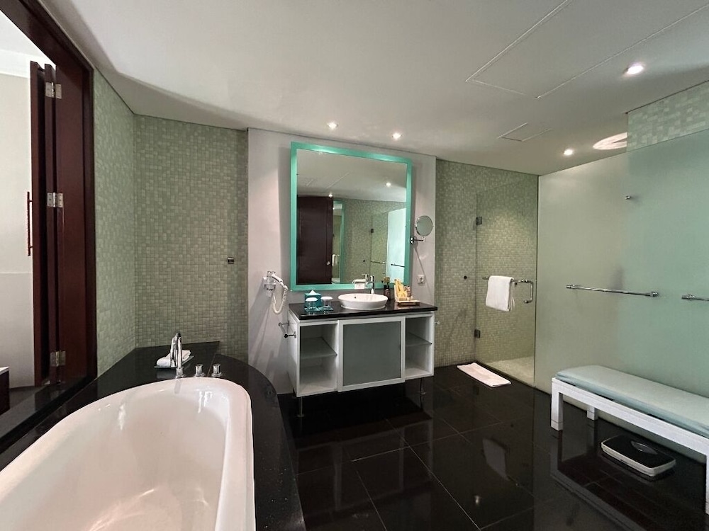 Suite, 3 Bedrooms, Terrace - Photo 17