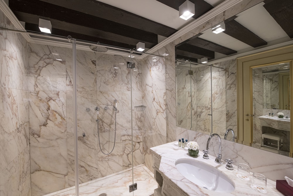 Superior Double or Twin Room - Photo 10