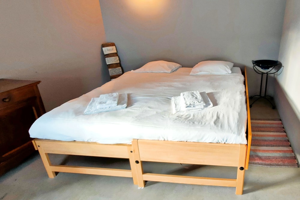Basic House, Multiple Beds photo 3