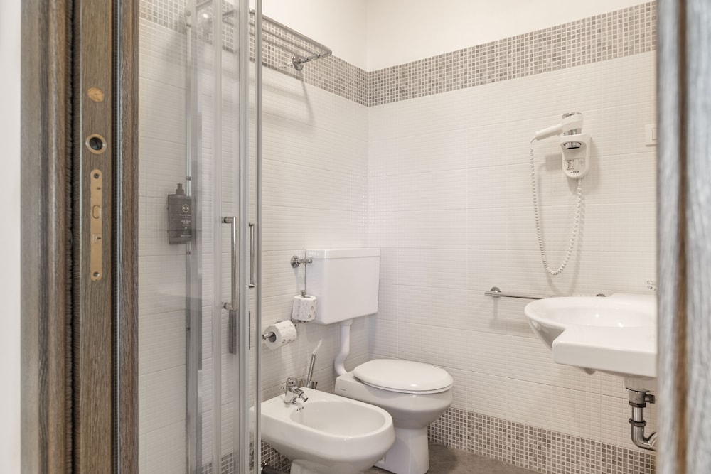 Standard Quadruple Room, Non Smoking, Beach View - Photo 5