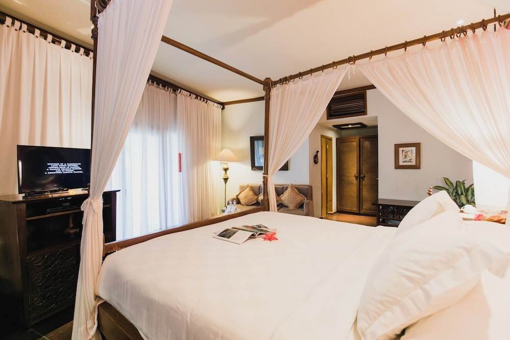 Executive Suite - Photo 2