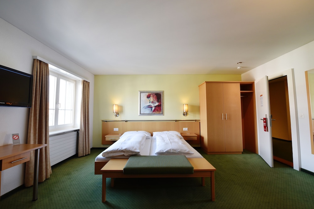 Classic Double Room, 1 Double Bed with Sofa bed photo 3
