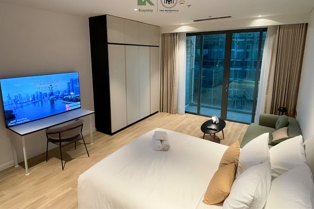 Premium Apartment, 1 King Bed, Balcony, City View