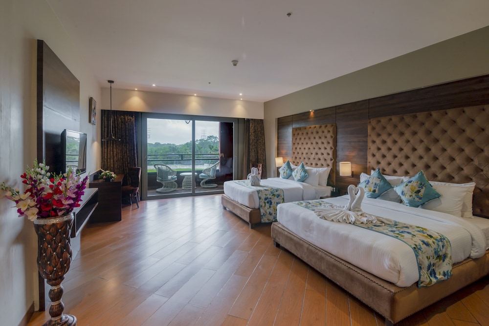 Saya Gold Room