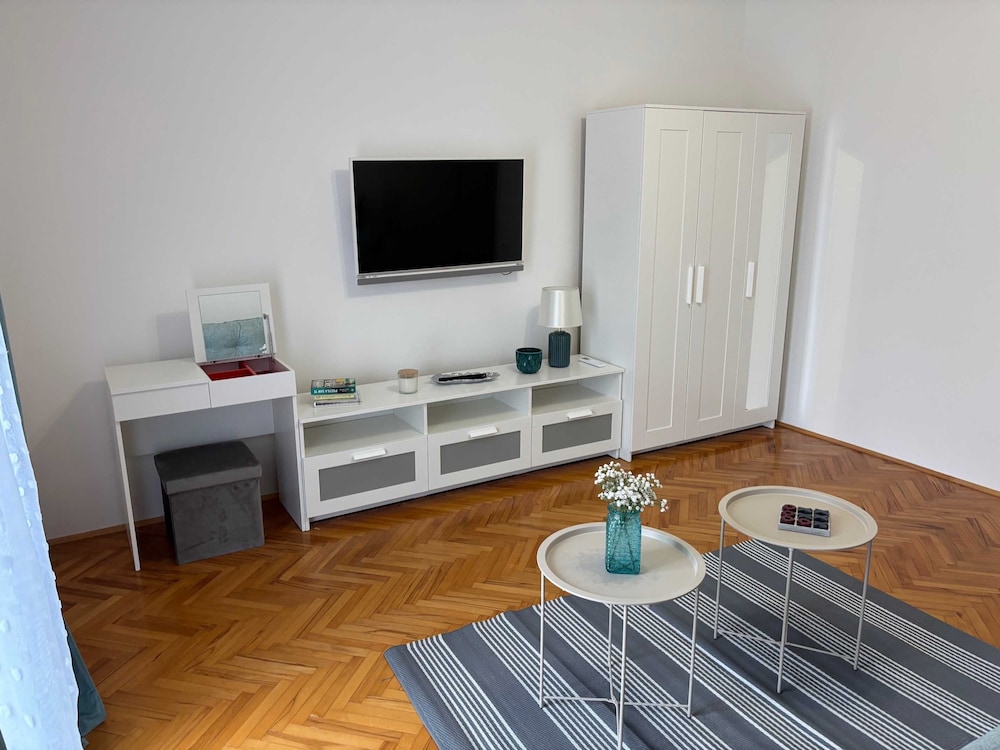 Apartment (Classic One Bedroom Apartment)