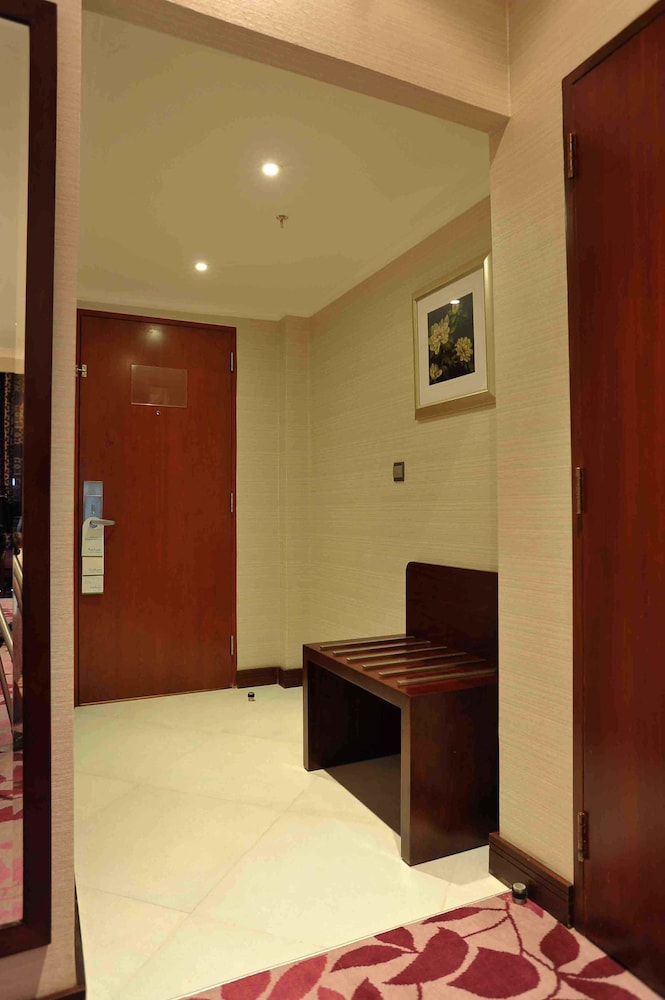 Room, 1 King Bed (Partial Kaaba View) - Photo 2