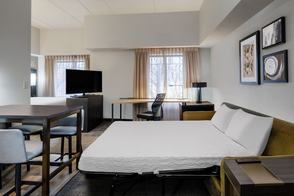 Studio, 1 Queen Bed with Sofa bed (Hearing Accessible) - Photo 4