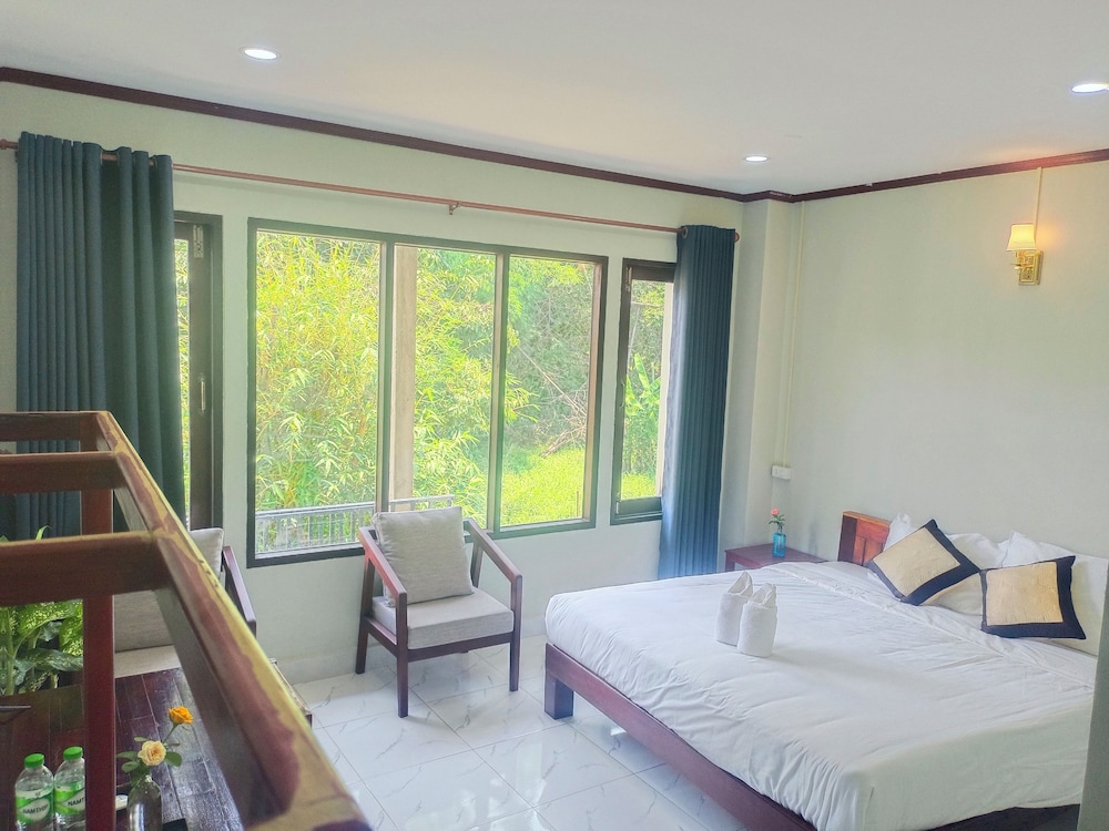 Superior Double Room, 1 King Bed, Non Smoking, Garden View photo 3