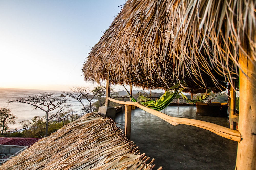 Deluxe Triple Room, Multiple Beds, Sea Facing photo 1