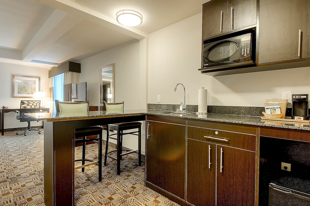 Suite, 2 Queen Beds, Accessible (Communications, Roll-In Shower) - Photo 1