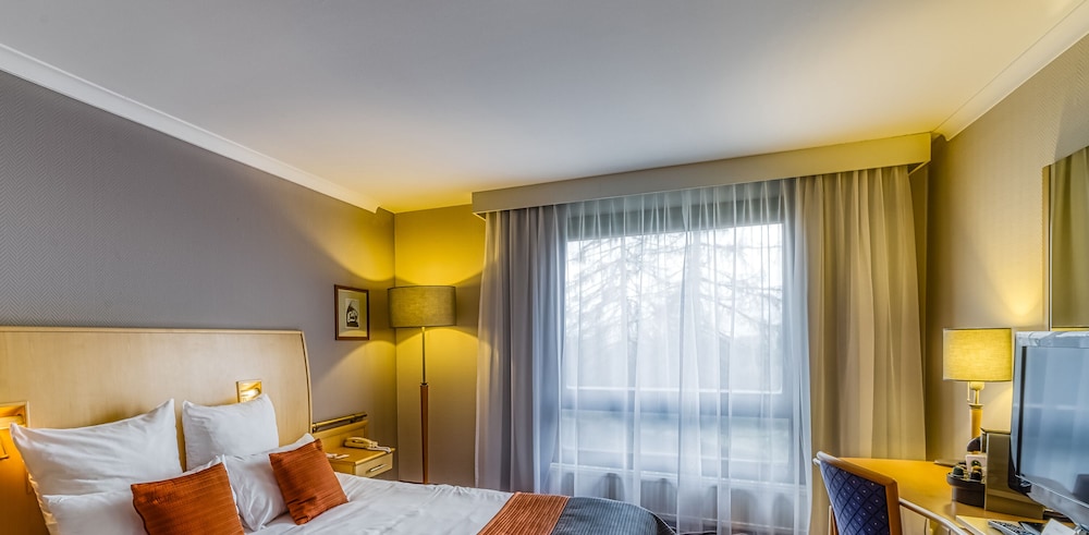 Standard Room, 1 Queen Bed with Sofa bed - Photo 4