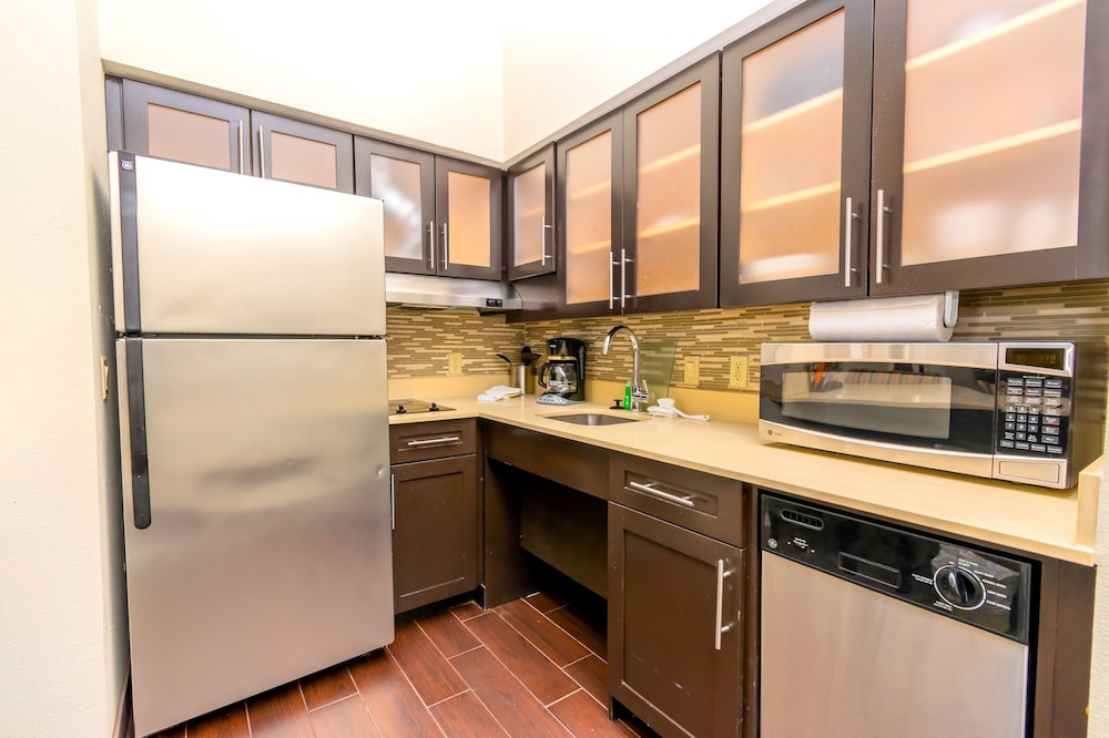 Studio Suite, 1 Queen Bed, Accessible Bathtub, Kitchen (Mobility, Accessible Tub) - Photo 8