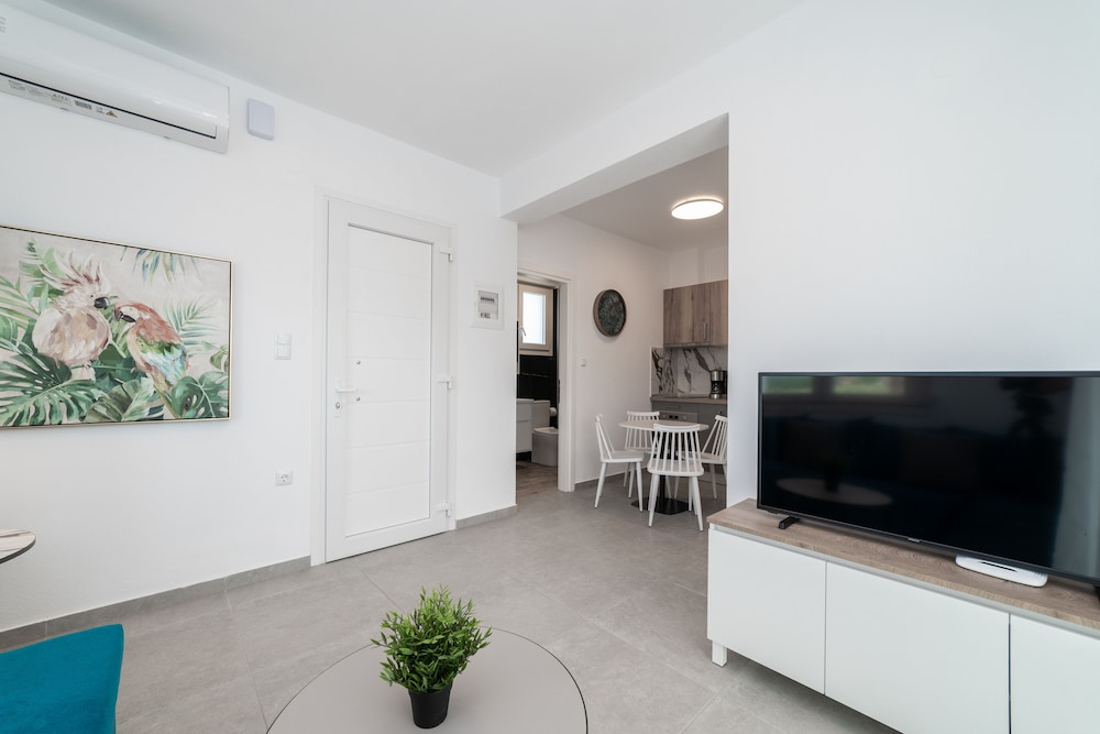 Apartment photo 2