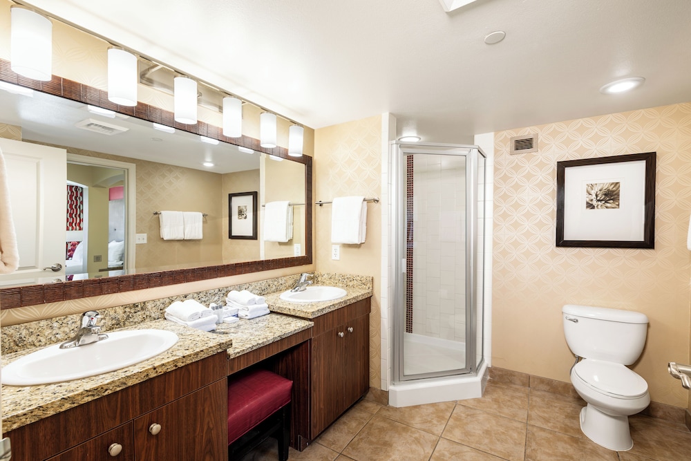 One Bedroom Family Suite, Pool View - Photo 10