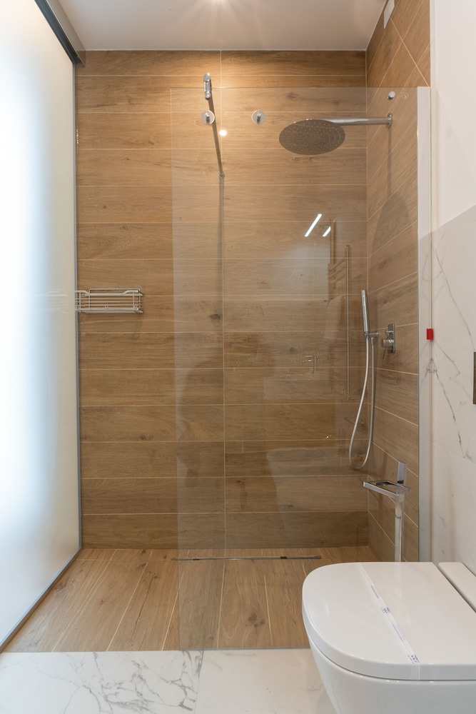Suite, City View
