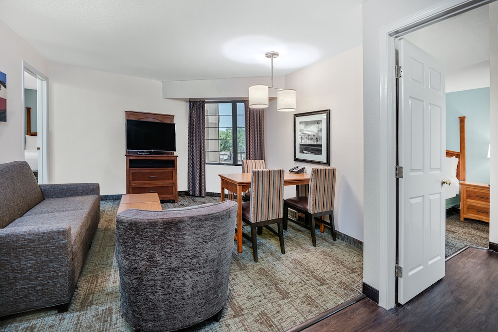 Suite, 2 Bedrooms, Kitchen photo 1