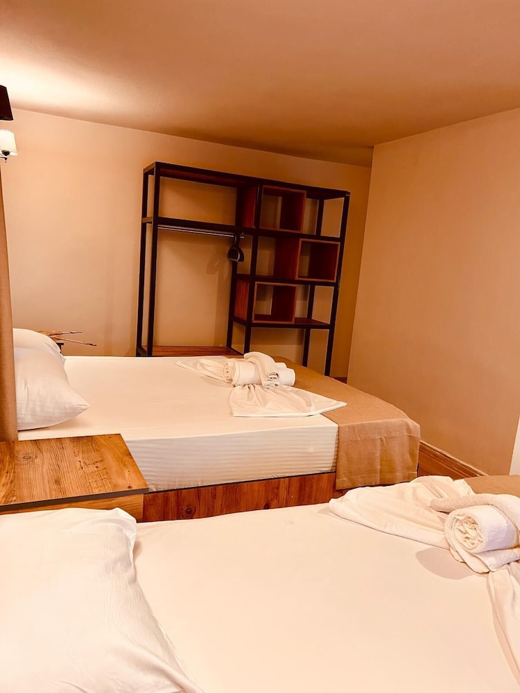 Basic Triple Room photo 2
