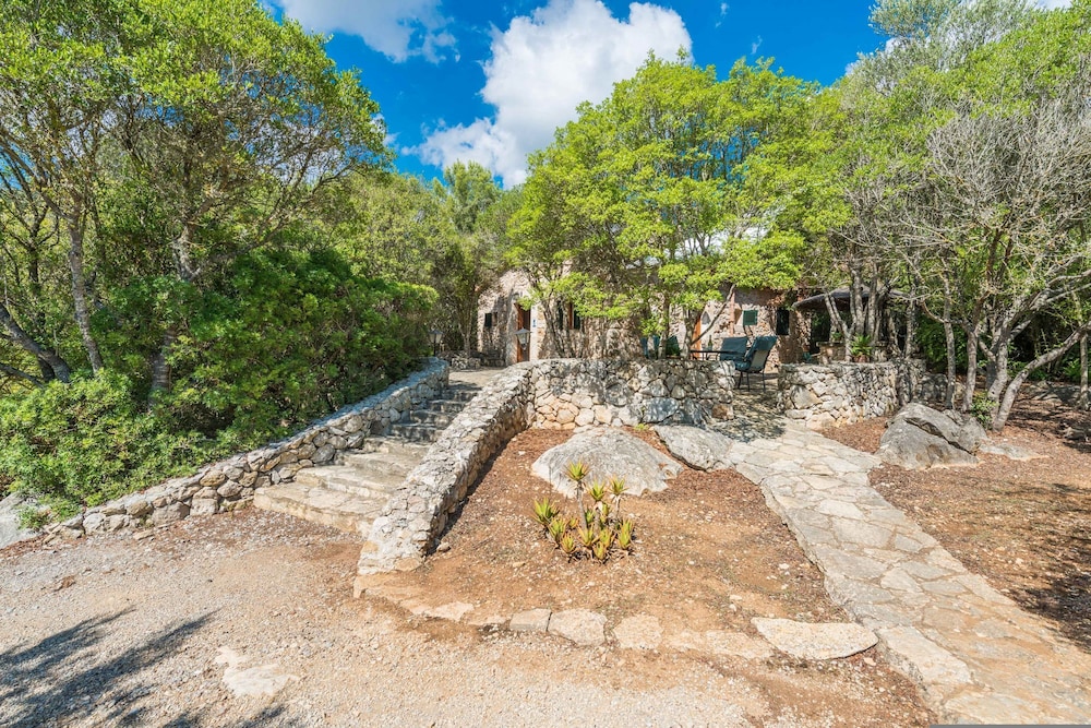 Villa photo 2