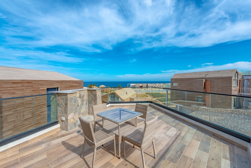 Villa photo 2