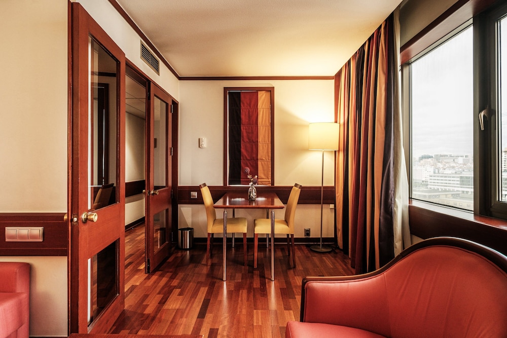 Suite, 1 Bedroom thumbnail 5