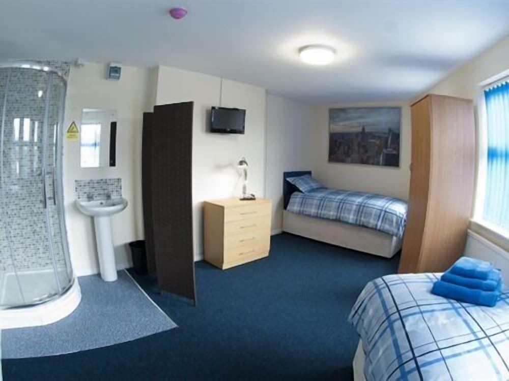 Double or Twin Room, Ensuite ( (Shower & Basin)) photo 2