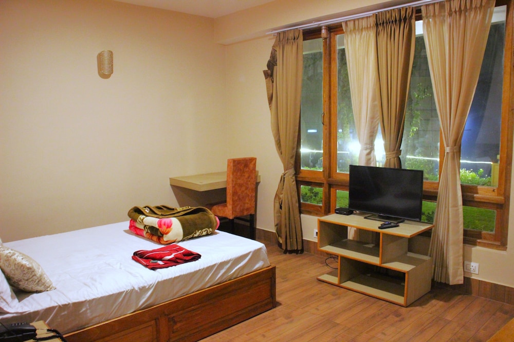 Super Deluxe Room - Photo 12