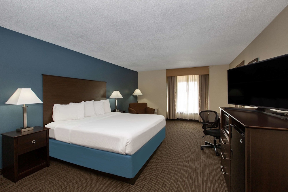 Room, 1 King Bed, Non Smoking - Photo 1